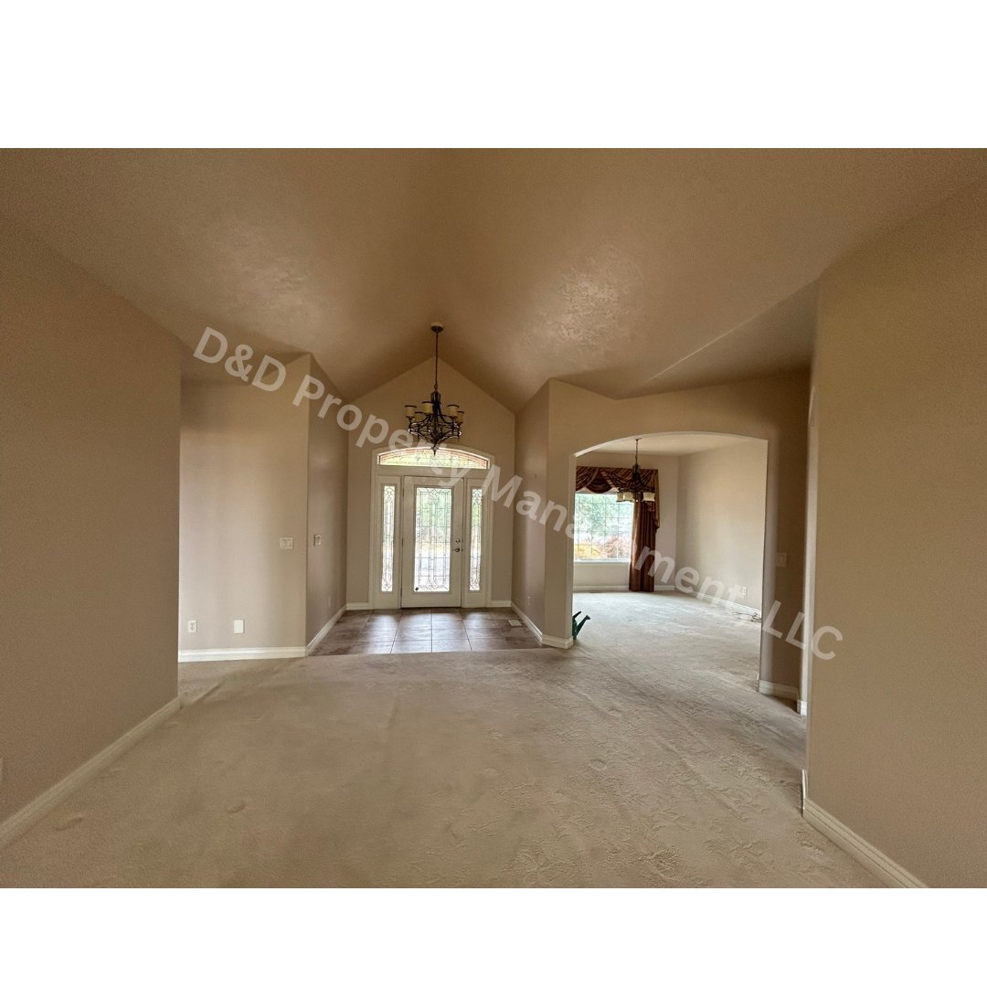 Building Photo - 568 Mahard Dr
