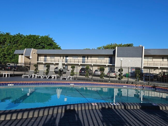 Building Photo - 8000 S Colony Cir