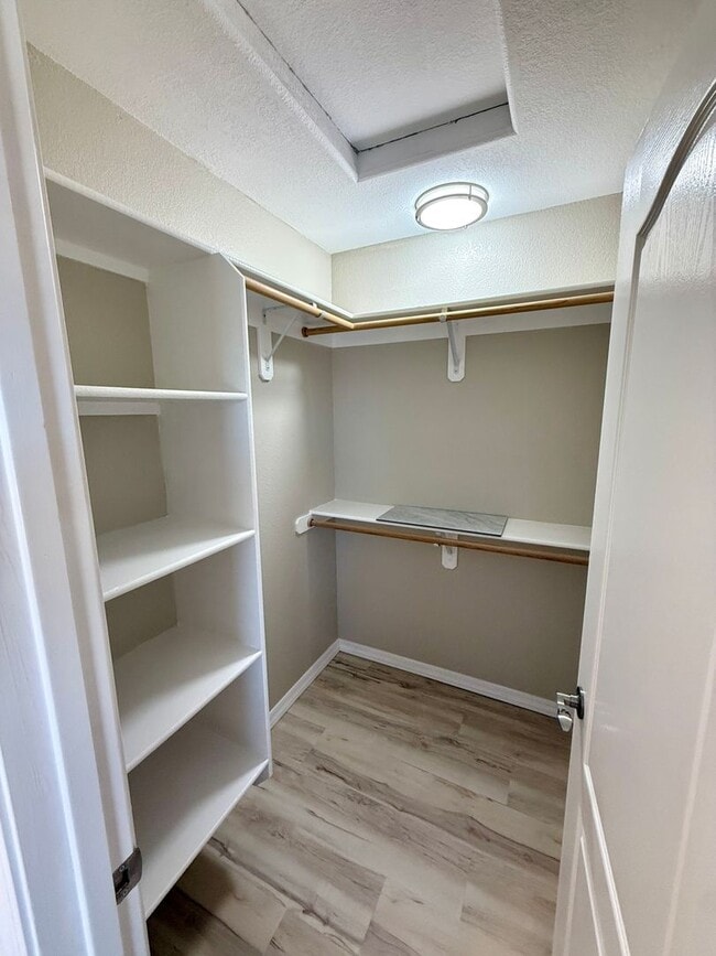 Building Photo - Beautifully Updated 3 Bedroom, 2 Bathroom ...