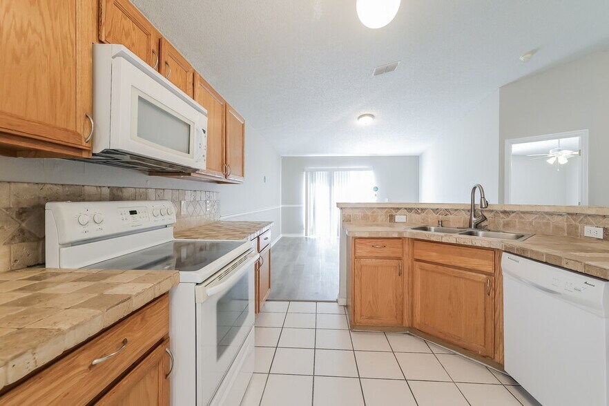 Building Photo - 16011 Chichester Ct
