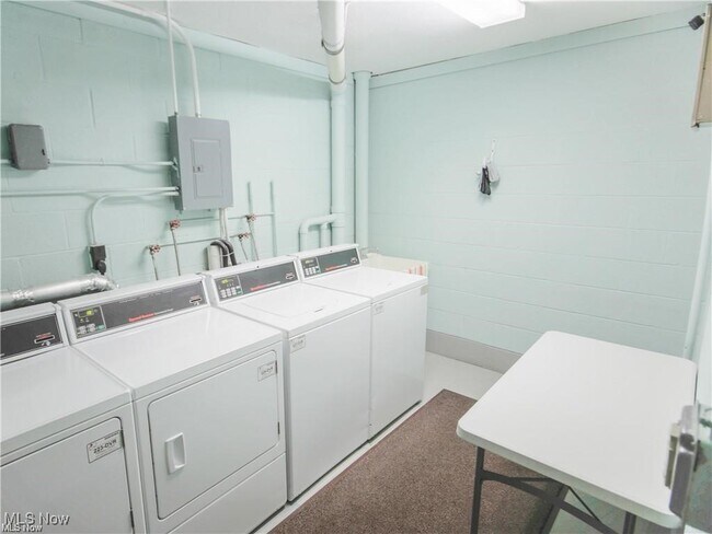 Building Photo - 20333 Detroit Rd