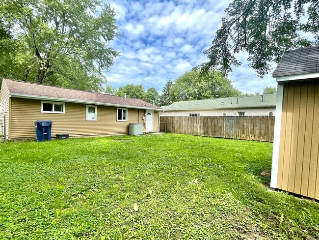 Building Photo - 1704 S Lindell Dr