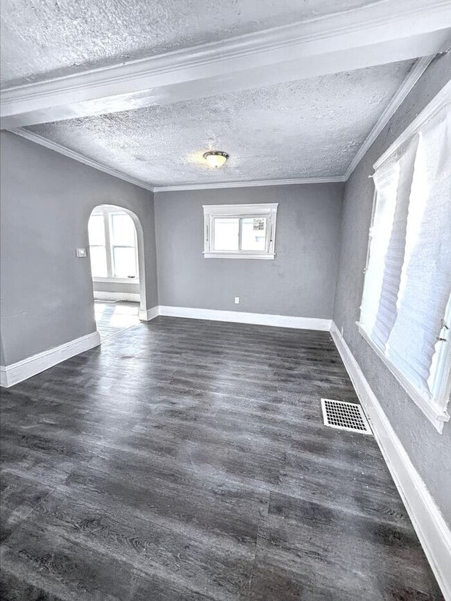 Building Photo - Adorable 3-Bedroom Home with Modern Conven...