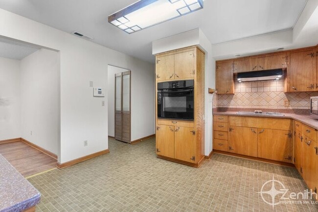 Building Photo - 6509 Louisiana Dr