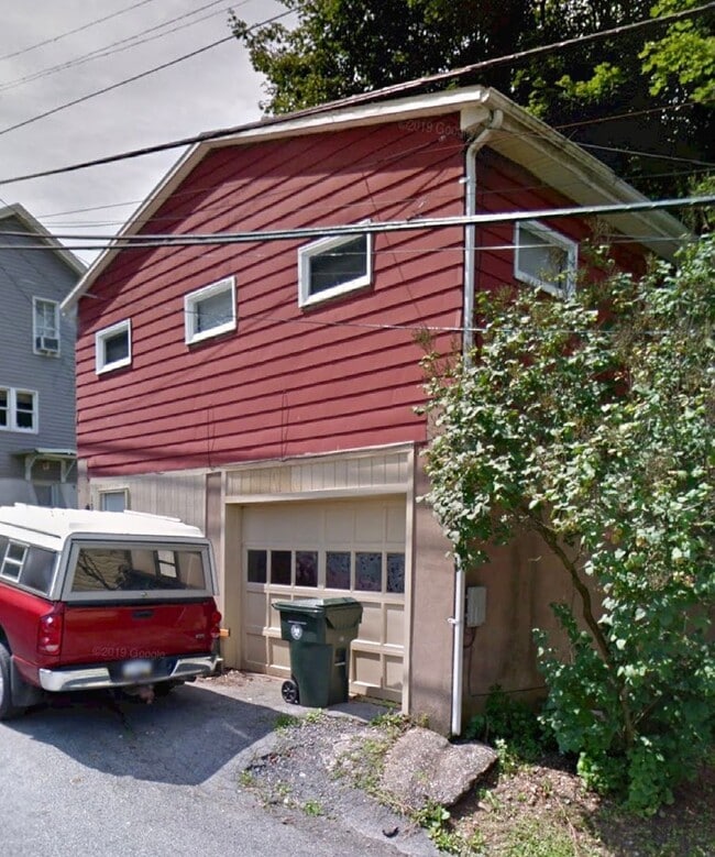 Building Photo - 103 N Ridge St