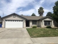 Building Photo - 2975 Pine St