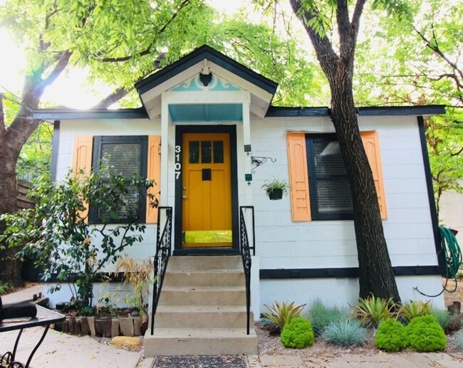 Primary Photo - Charming North Campus Bungalow