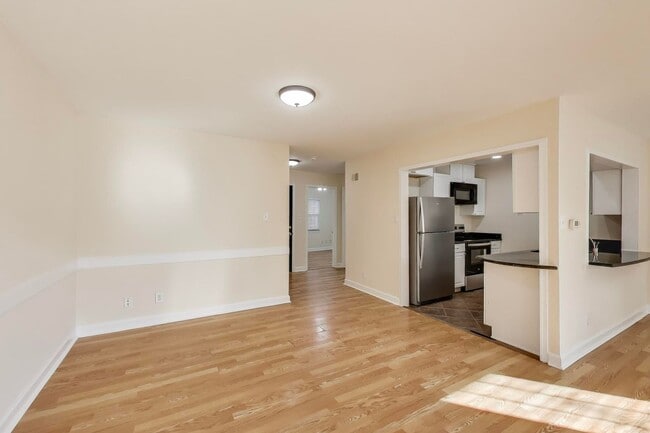 Building Photo - FRESH & READY -- Elegant 3 bedroom, 2.5 bath - 2 Level Condo!