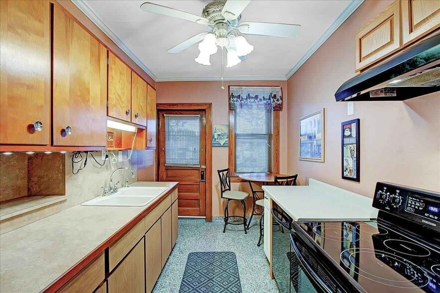Kitchen - 137 E Court St
