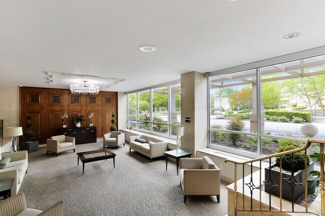 Building Photo - Spacious 1br/1bth Condo minutes from Downtown Silver Spring!