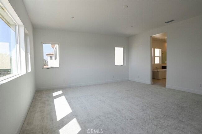 Building Photo - 20552 Edgewood Ct