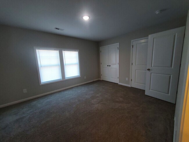Building Photo - NEW TOWNHOME BUIKT MARCH 2023!