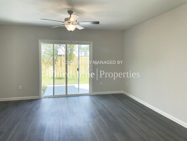 Building Photo - 1309 Pangola Dr