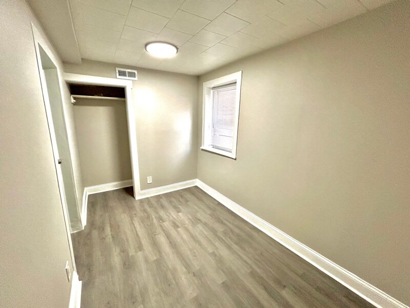 Building Photo - 3215 S Throop St