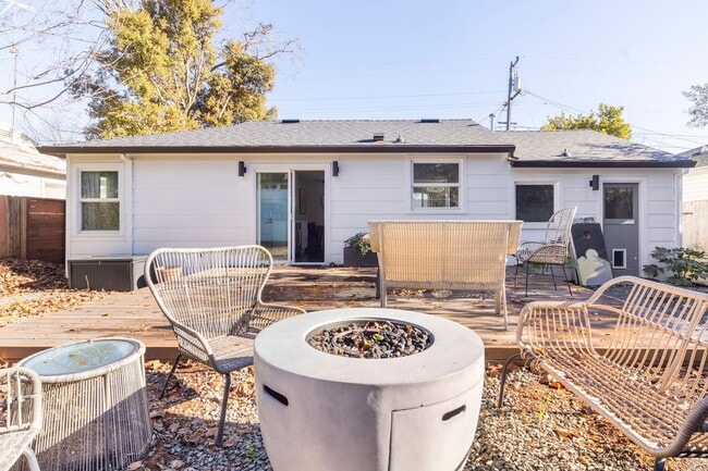 Building Photo - Renovated Two Bedroom West Napa Bungalow