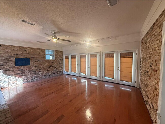 Building Photo - 315 Gaines Ave