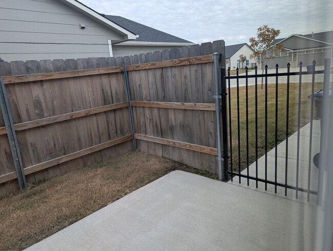 Building Photo - 5123 N Cypress St