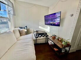 Building Photo - 294 Windsor St