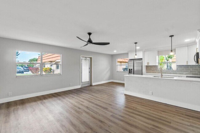 Building Photo - 173 Seville H