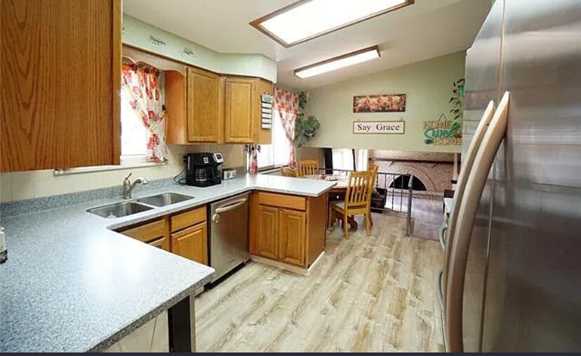 Building Photo - 3245 W Parade Cir