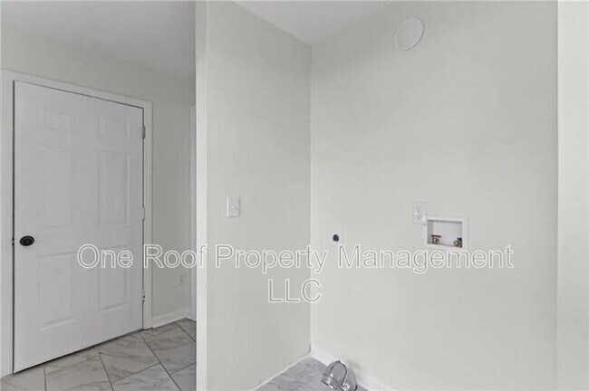 Building Photo - 8105 E 80th Terrace