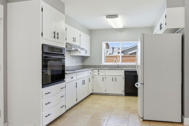 Building Photo - Wow! What a Great Home! Available Now!