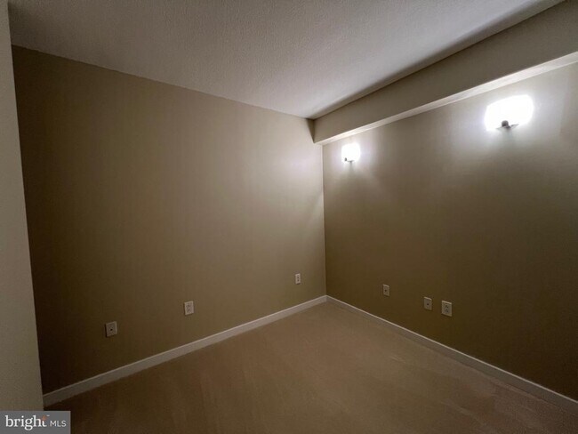 Building Photo - 475 K St NW