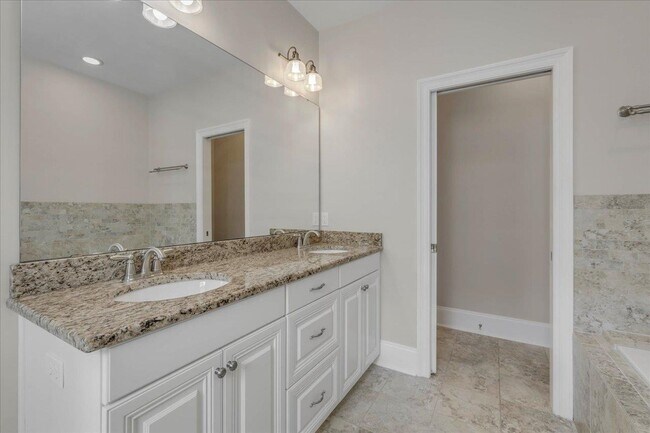 Building Photo - 2776 Palafox Ln