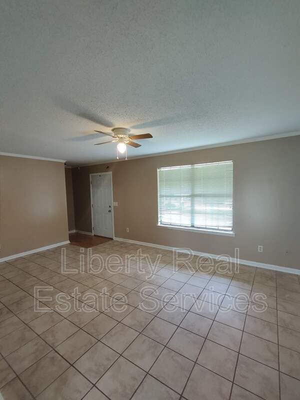 Building Photo - 709 Edgewood Ct