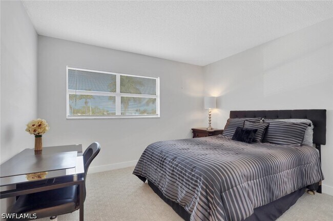 Building Photo - 4912 Tamiami Trl E