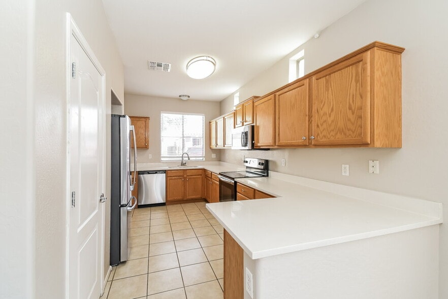 Building Photo - 865 E Stottler Dr