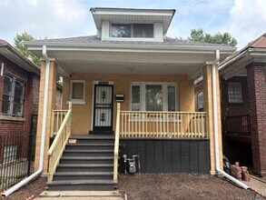 Building Photo - 7229 S East End Ave