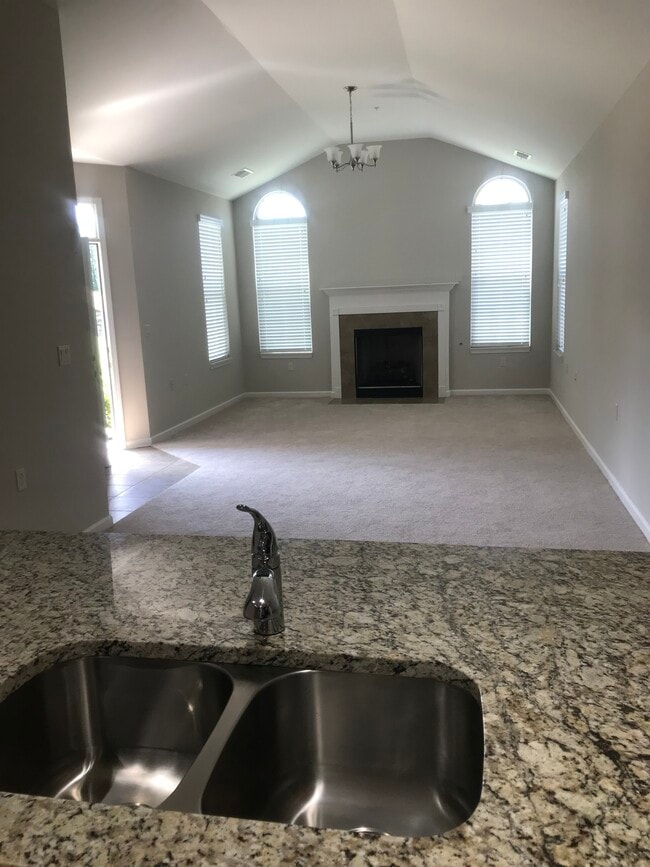 Building Photo - 1610 E Southfield Cir