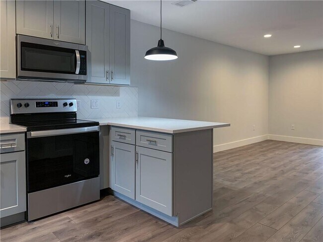 Building Photo - 3812 Southway Dr
