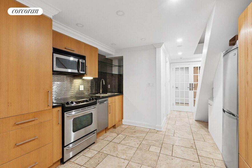 Building Photo - 320 E 55th St