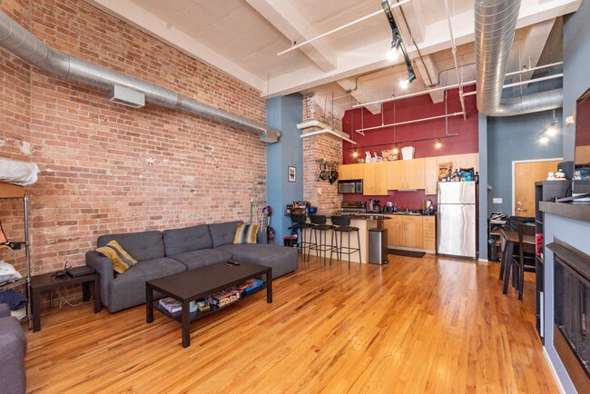 Building Photo - 420 S Clinton St