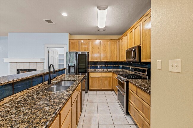 Building Photo - 610 Palo Alto Ln