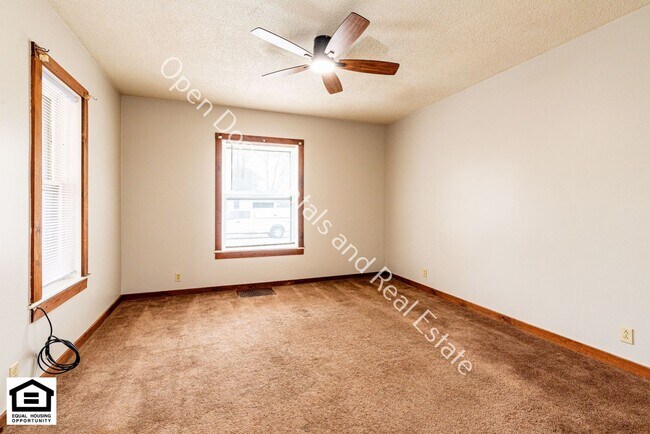 Building Photo - 114 W 2nd St