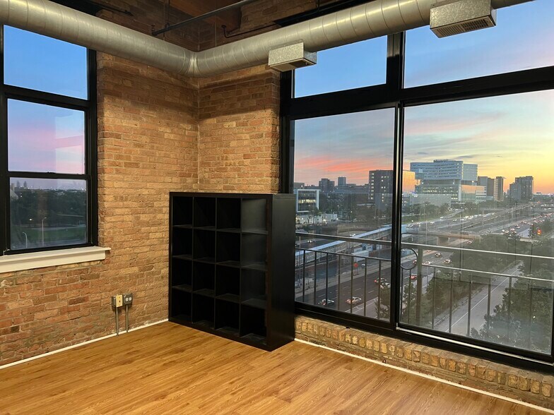 Building Photo - 1250 W Van Buren St
