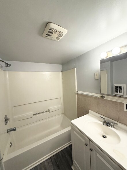 Building Photo - 44 W Union Blvd