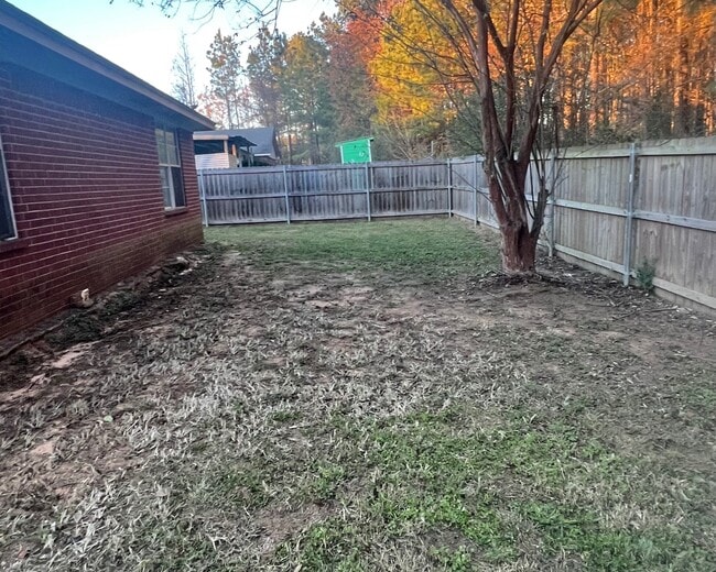 Building Photo - 1102 Dierks St