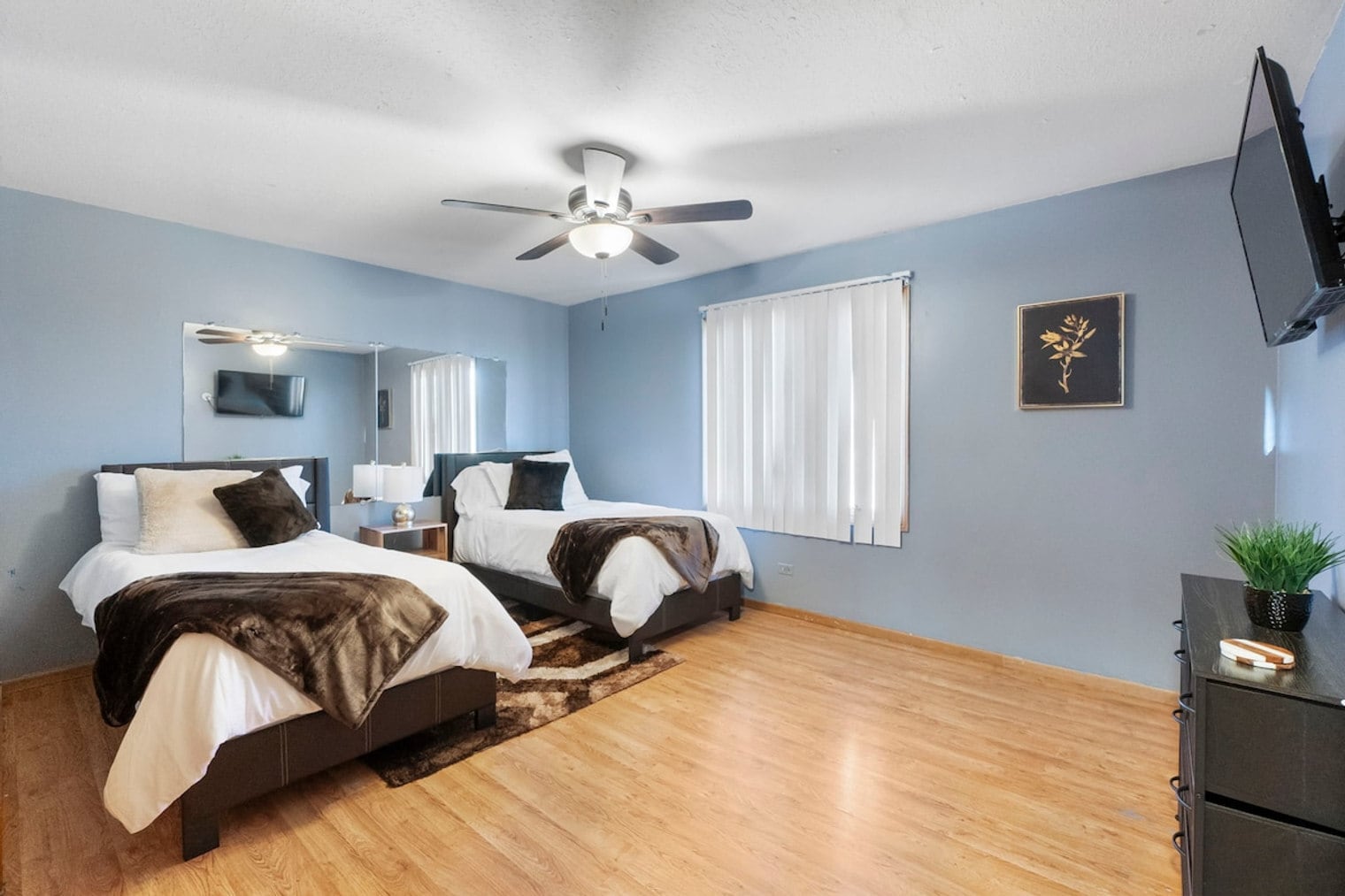 Building Photo - 4920 Lake Ct