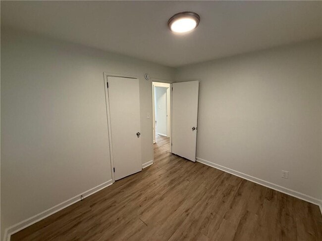 Building Photo - 3127 Latona Dr SW