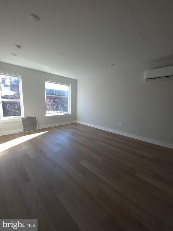 Building Photo - 3503 Midvale Ave