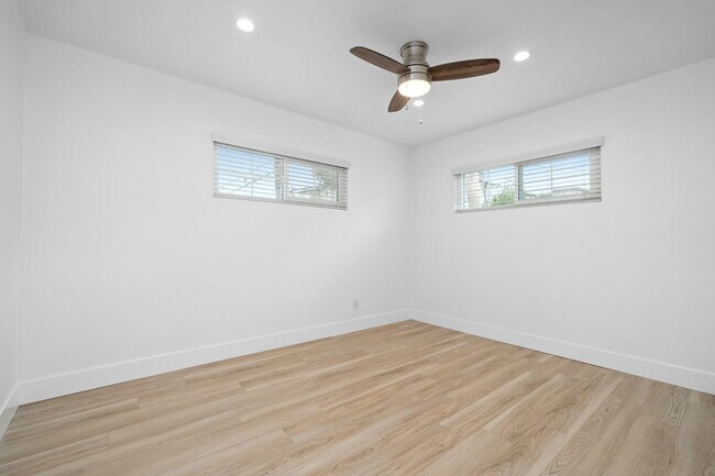 Building Photo - 520 Poinsettia Ave