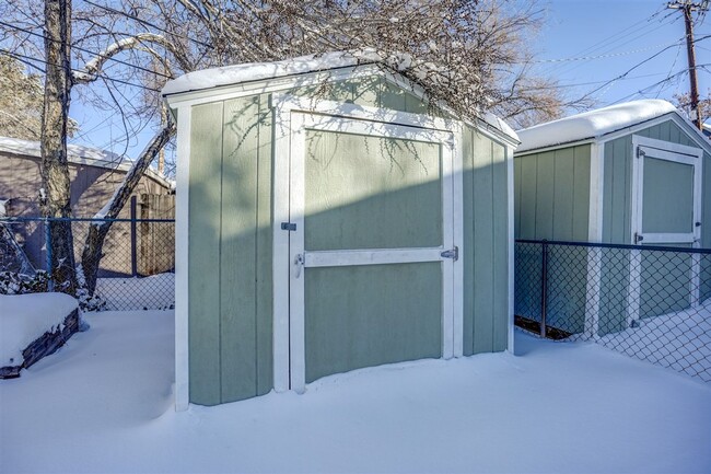 Building Photo - 125 N Alarcon St