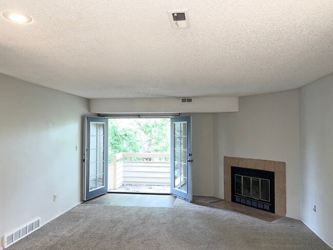 Building Photo - Cozy Second Story Condo Nestled in Gated Community