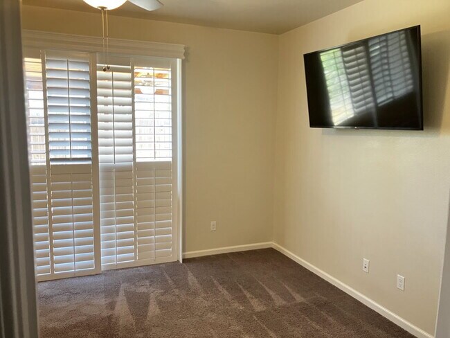 Building Photo - Modern 3-Bedroom, 2-Bath Home with Window ...