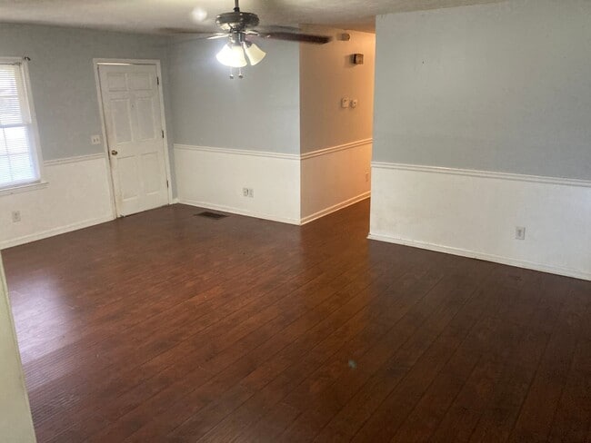 Building Photo - 110 W Wedgewood Cir