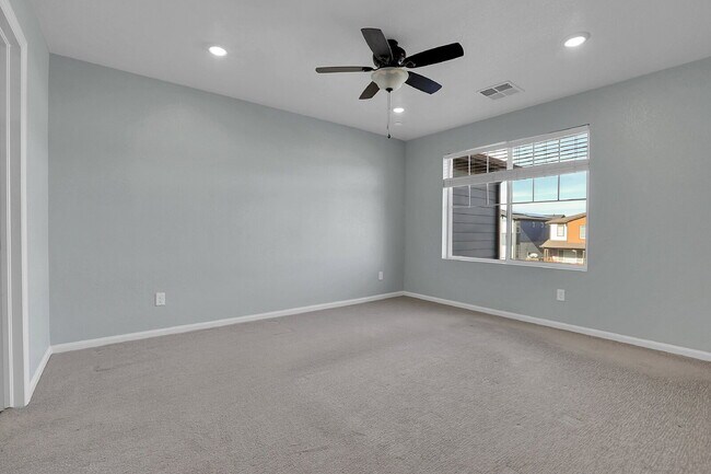 Building Photo - $2,500 - 3 Bed, 2.5 Bath Townhome with Central AC, and In Unit Laundry!